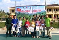 “Paving the way to school for children” program held in Muong Khuong